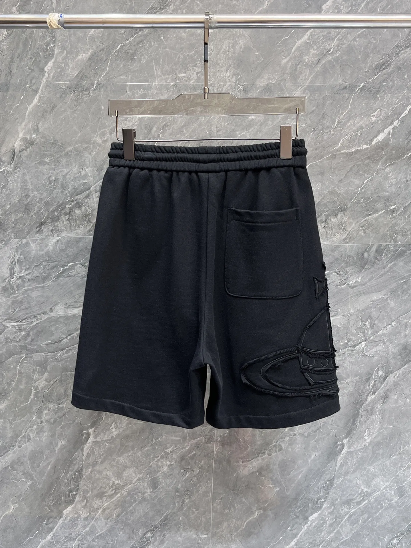 The Queen Mother's three-standard complete 2026 summer New Arrival men's casual shorts, advanced custom-made fabric Breathable fabric, Breathable elasticity and comfort, impeccable details, top-grade accessories, original logo design concept, delicate and soft feel! The upper body fit is awesome! Size: M-XXXL Please state your height and weight when ordering